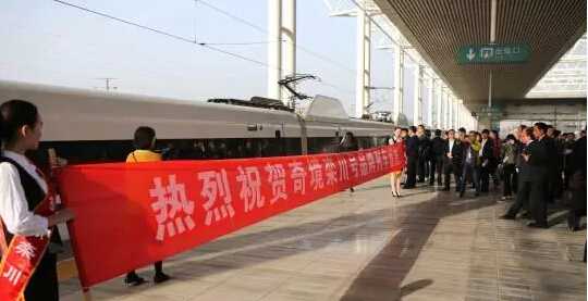 高鐵冠名廣告，政府也喜歡
