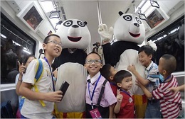 熊貓主題地鐵列車亮相成都啦！