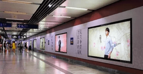 陳曉+裸眼3D驚現(xiàn)在地鐵櫥窗，還不趕緊去偶遇 ！