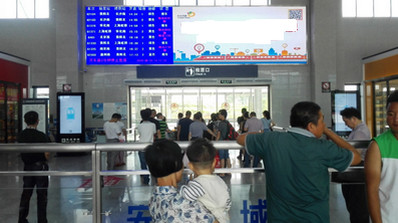 新化南站進(jìn)站閘機口LED屏廣告