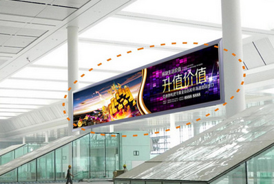 南寧東候車區(qū)進站大廳巨幕燈箱廣告