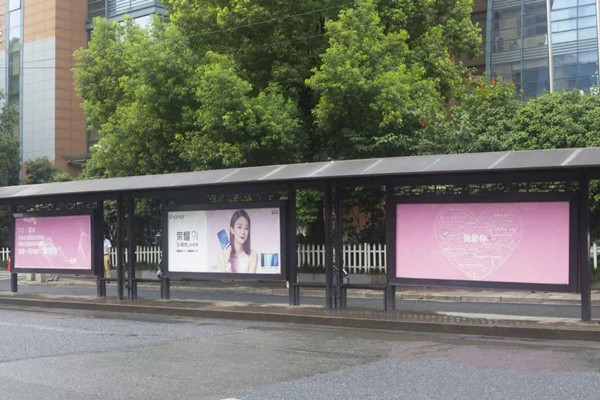 杭州公交候車(chē)亭廣告