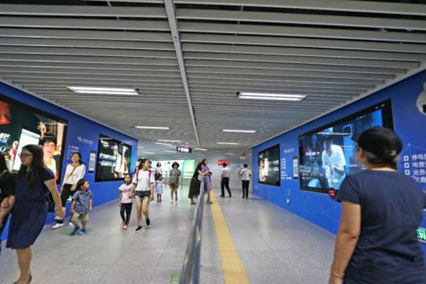 深圳地鐵互動廣告“觸手可及”,供電局“一鍵報(bào)障”功能深入人心!