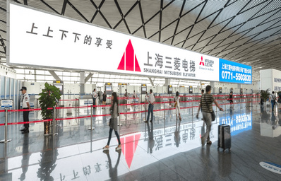南寧機(jī)場(chǎng)T2國內(nèi)安檢口上方LED屏廣告