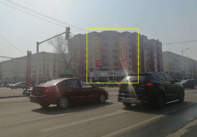 興隆街興隆小區(qū)4號樓北側大牌廣告
