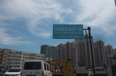吉林大街統(tǒng)泰新物華門前交通導向