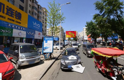 光華路與朝陽街交匯處交通導向