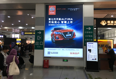 候車(chē)大廳內(nèi)墻身燈箱廣告