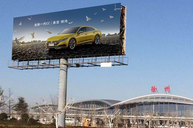 T1、T2航站樓前高速路大牌廣告