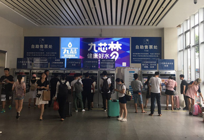 中山北站A進出站口旁近售票廳燈箱廣告