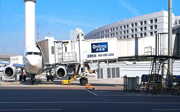 機場廊橋廣告