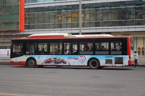 中華汽車(chē)公交車(chē)身廣告