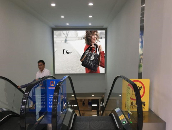 迪奧海口美蘭機(jī)場(chǎng)燈箱廣告