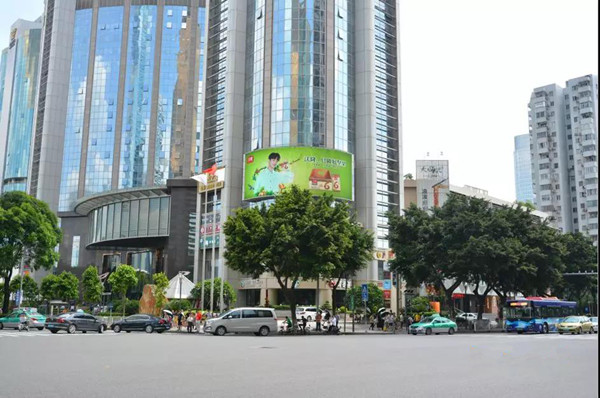沃隆堅果深圳華強北現(xiàn)代之窗LED屏廣告