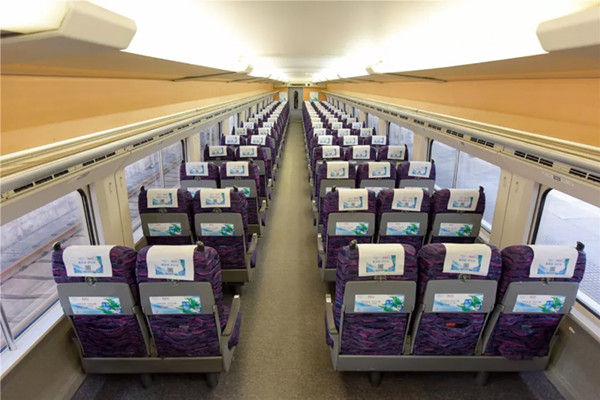 伊貝詩(shī)高鐵列車冠名廣告