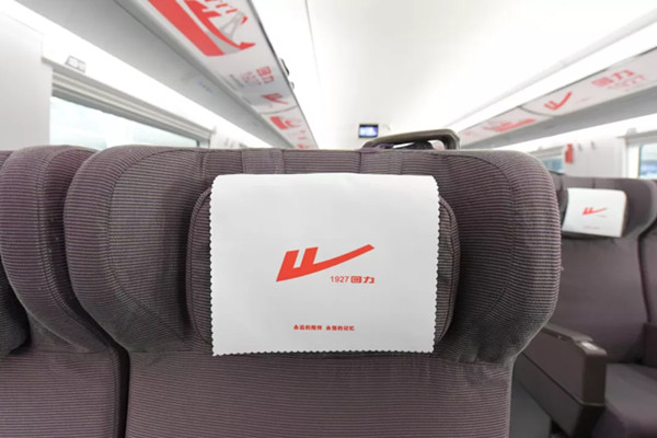 回力高鐵列車(chē)廣告