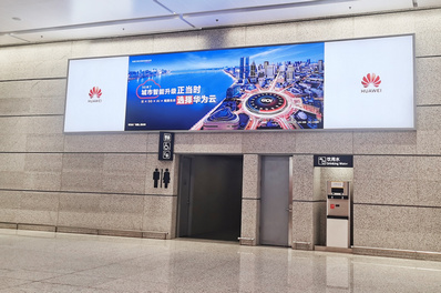 寧波機(jī)場(chǎng)行李提取廳側(cè)面燈箱廣告案例圖