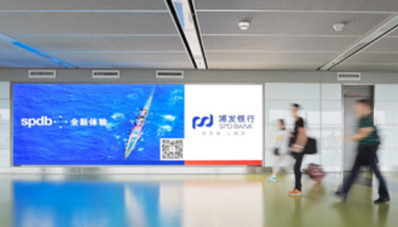 鄭州機場二層國內(nèi)國際到達(dá)通廊墻面燈箱套裝廣告