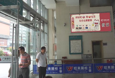 東升站A、B進出站口燈箱廣告