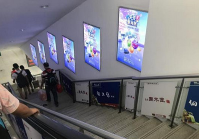 南朗站A1、B1電梯通道小燈箱廣告