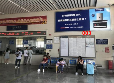 南頭站售票處旁近A、B、C、D進出站口燈箱廣告