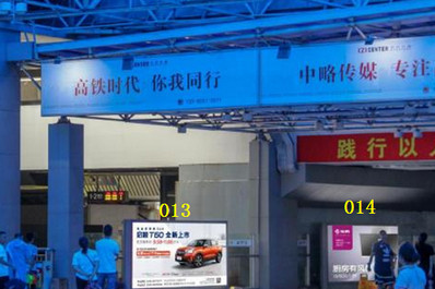 小欖站BC、AD出站口之間燈箱廣告