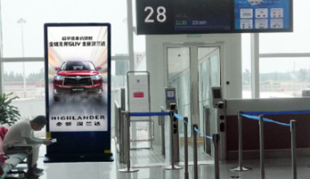 福州機(jī)場出發(fā)登機(jī)口刷屏機(jī)廣告媒體有什么優(yōu)勢