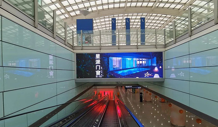 北京首都機場燈箱廣告1