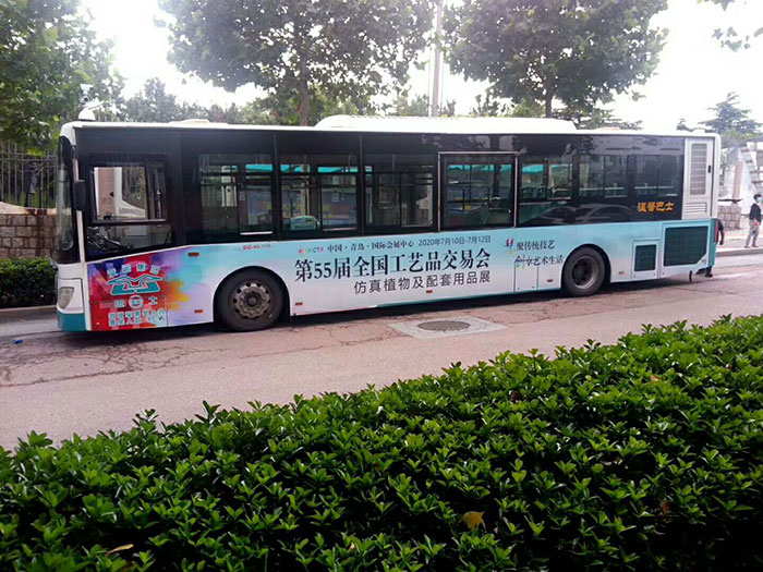 公交車(chē)身廣告展示