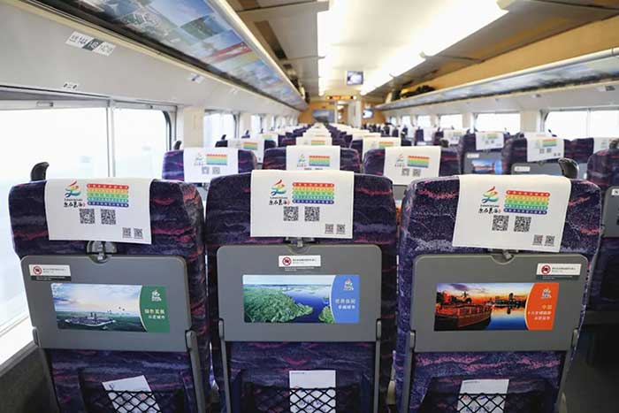 福田列車小桌板、頭枕巾廣告