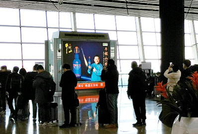 天津機(jī)場候機(jī)廳風(fēng)塔燈箱廣告