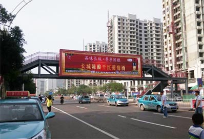 張家口建國(guó)路天橋戶(hù)外LED屏廣告
