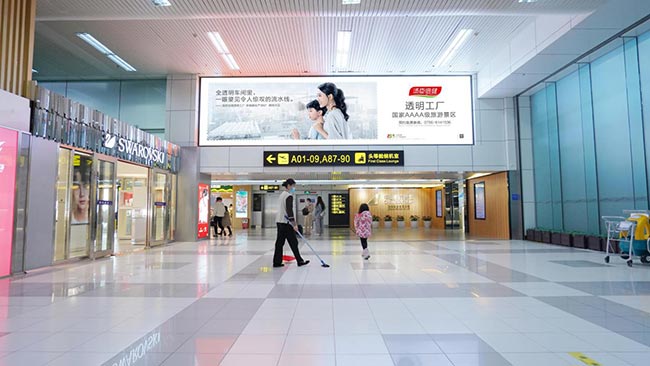 珠海機(jī)場出發(fā)大廳安檢后門楣燈箱 珠海機(jī)場出發(fā)大廳安檢后門楣燈箱