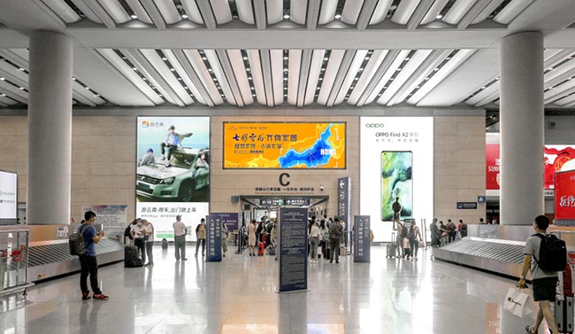 B1層到達行李提取廳出口上方LED廣告 B1層到達行李提取廳出口上方LED廣告