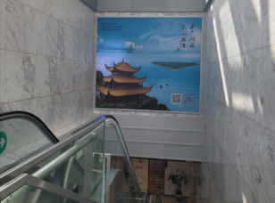 烏魯木齊西大橋時(shí)代廣場LED屏廣告