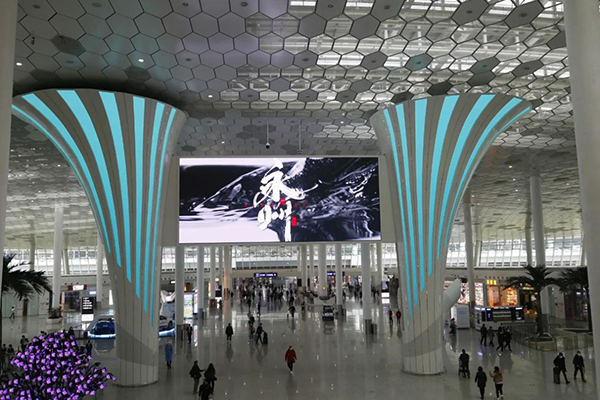 深圳機(jī)場LED大屏廣告價格多少錢？政府文旅深圳寶安機(jī)場廣告案例