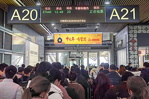 廣州南站出發(fā)檢票口26塊LED廣告價格多少錢？26個檢票口全覆蓋