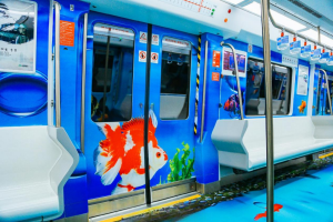 福州地鐵列車廣告價格多少錢？福州地鐵金魚主題車廂內(nèi)包車廣告