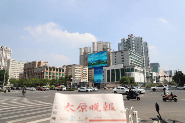 太原LED廣告價(jià)格？太原親賢街長(zhǎng)治路龍柱LED立柱廣告地標(biāo)金融案例