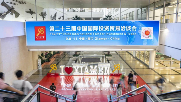 廈門(mén)機(jī)場(chǎng)最熱門(mén)廣告位？廈門(mén)機(jī)場(chǎng)到達(dá)迎賓廣告巨屏LED廣告牌價(jià)格