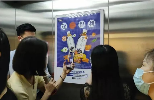 南寧電梯框架廣告價(jià)格多少錢？南寧電梯海報(bào)尺寸覆蓋樓盤區(qū)域優(yōu)勢(shì)