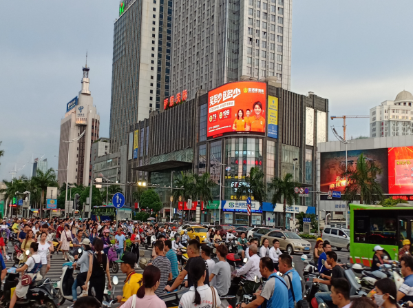 南寧LED大屏廣告價(jià)格？南寧民族大道麗原天際會(huì)展航洋城LED大屏廣告