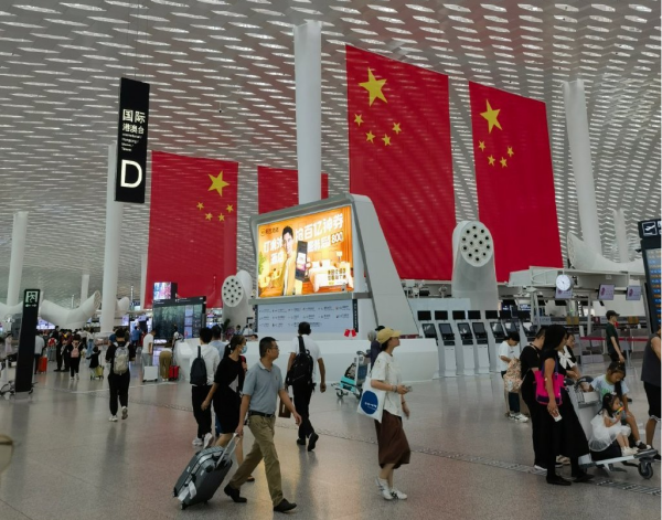 深圳機(jī)場出發(fā)值機(jī)廣告牌旁的大蓮蓬是干啥用的？深圳機(jī)場廣告價格
