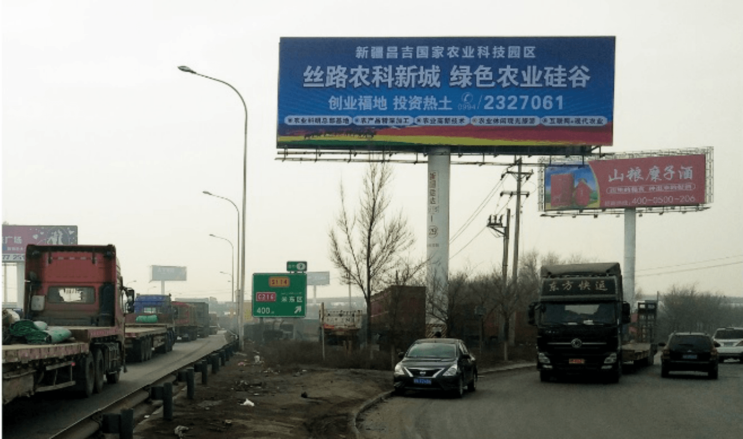 烏魯木齊機(jī)場高速立柱大牌廣告價格多少錢？高速廣告位置有哪些？