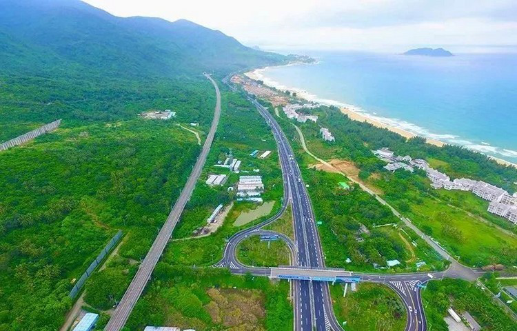 海南?？诟咚贅蝮w廣告價(jià)格？海南東線高速跨線橋大牌廣告位置優(yōu)勢(shì)