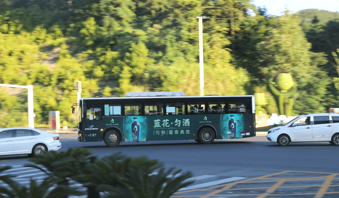 都勻公交車廣告價格收費(fèi)多少錢？都勻公交車身廣告線路案例圖