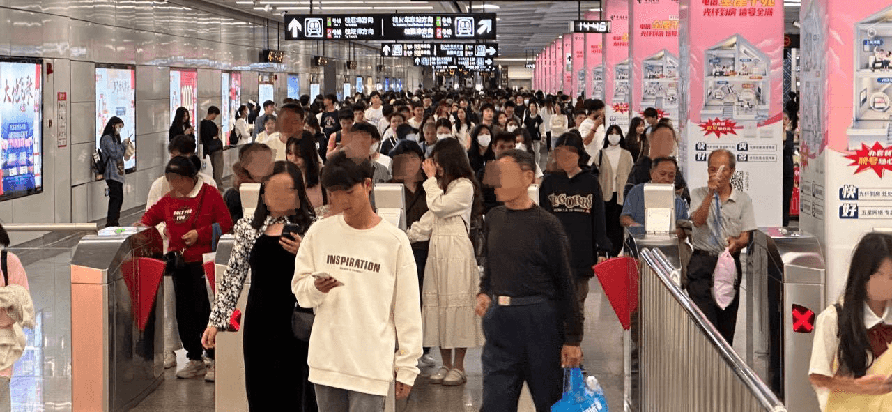 南寧地鐵廣告價格收費(fèi)多少錢？南寧地鐵朝陽廣場站站廳包柱廣告