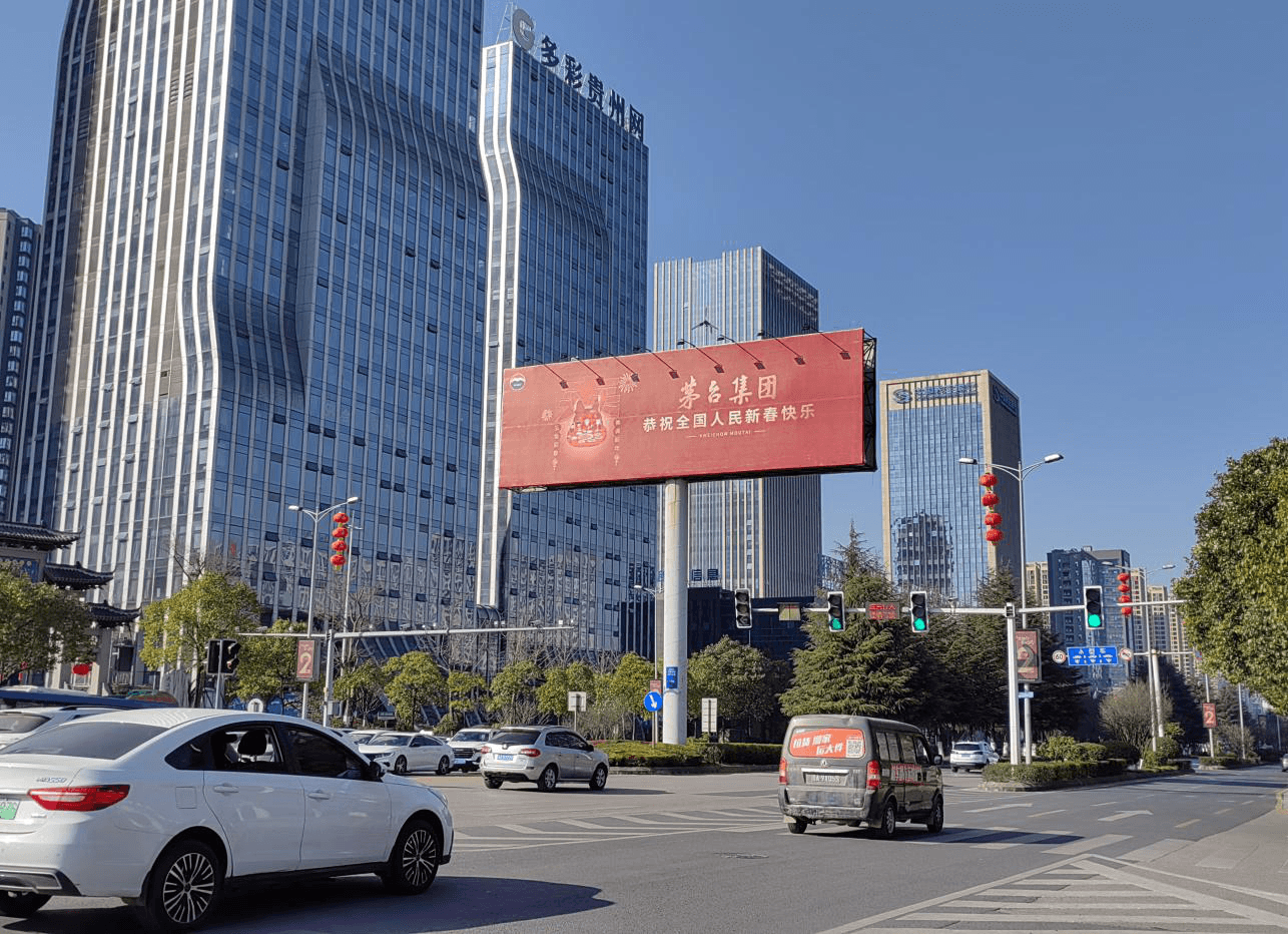 貴陽市區(qū)戶外高桿立柱大牌廣告價(jià)格？貴陽戶外大牌T牌廣告