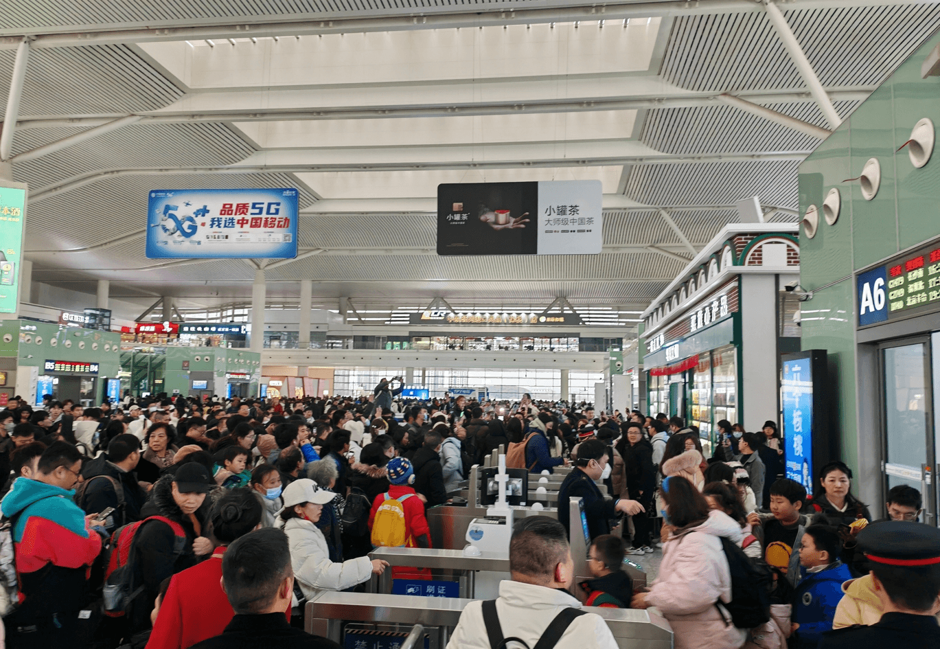 南昌西站廣告價(jià)格收費(fèi)多少錢？南昌西高鐵站春運(yùn)候車熱門廣告牌