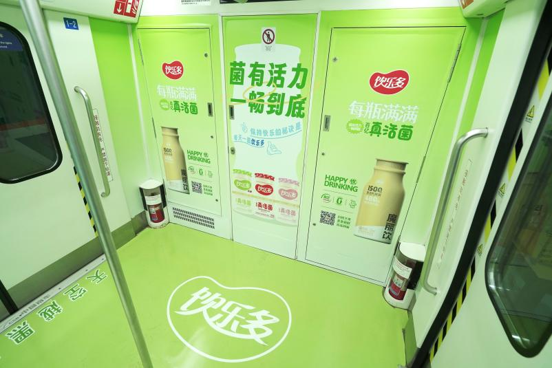 青島地鐵列車廣告案例圖，青島地鐵廣告內(nèi)包車價(jià)格收費(fèi)多少錢？